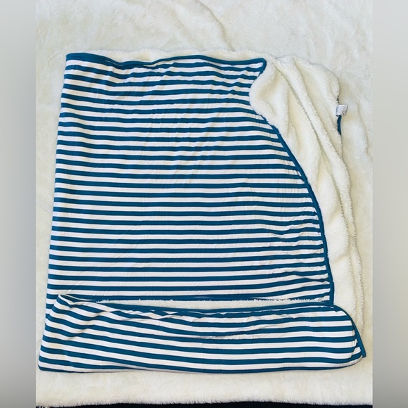 Kickee Toddler Blanket - Picture 3 of 7